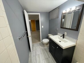 Building Photo - 216 Carnation Ct