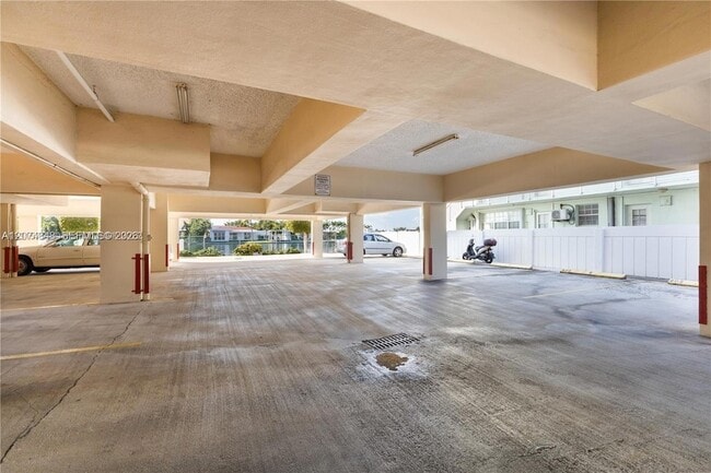 Building Photo - 8530 Byron Ave