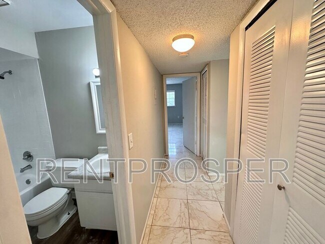 Building Photo - 5317 Curry Ford Rd