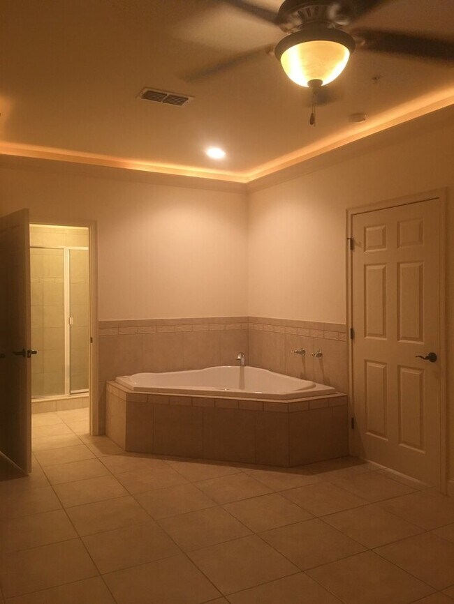 Building Photo - 2646 Bella Vista Dr
