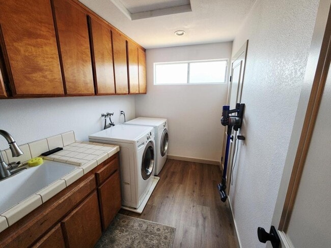 Building Photo - 479 Merida Dr