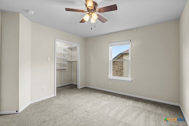 Building Photo - 5621 Bedrock Dr