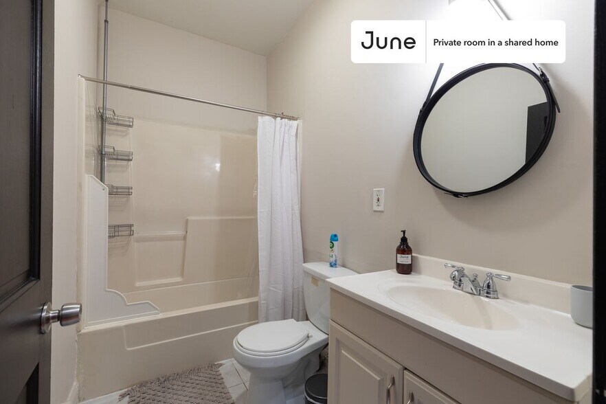 Building Photo - Room in Shared 4 bed/1 bath home
