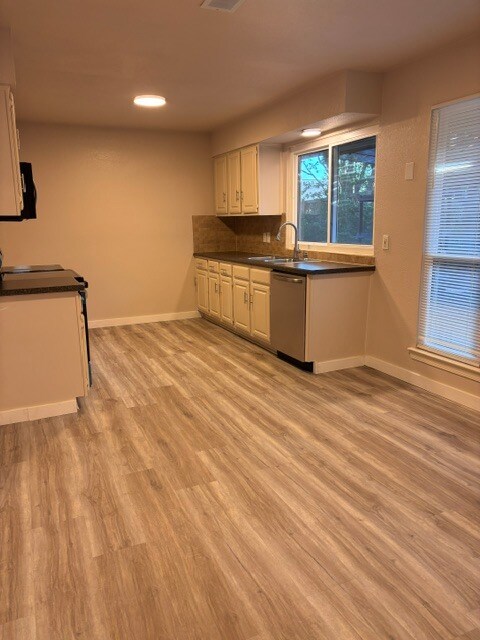 Building Photo - 2208 Placid Dr