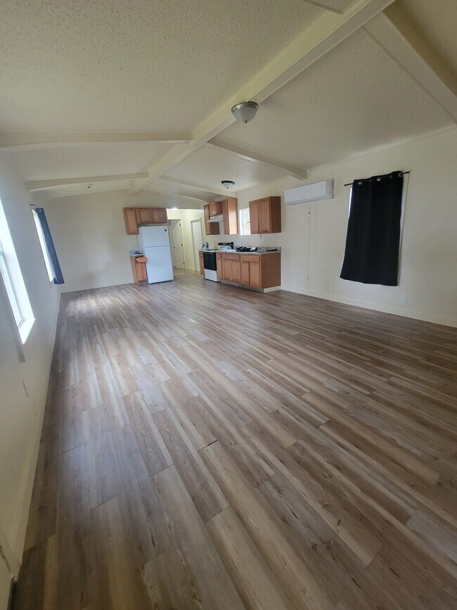 Building Photo - 207 Hickory Ave