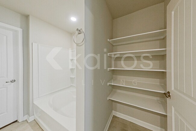 Building Photo - 112 ORTHELLO COURT