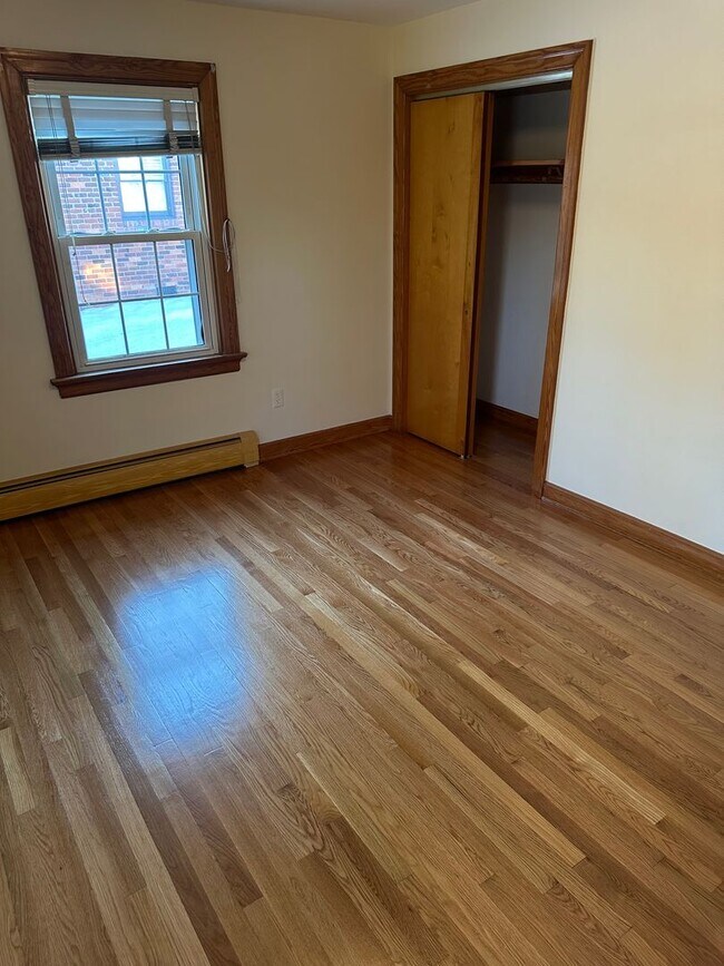 Building Photo - Well maintained 3 Bedroom/2 bath brick rancher in Mechanicsville with large backyard and two car ...