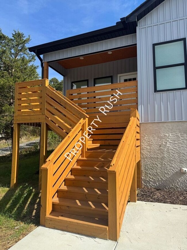 Building Photo - 1852 Wilberforce St