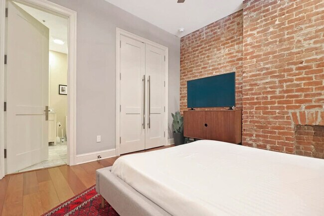 Building Photo - 822 Perdido St