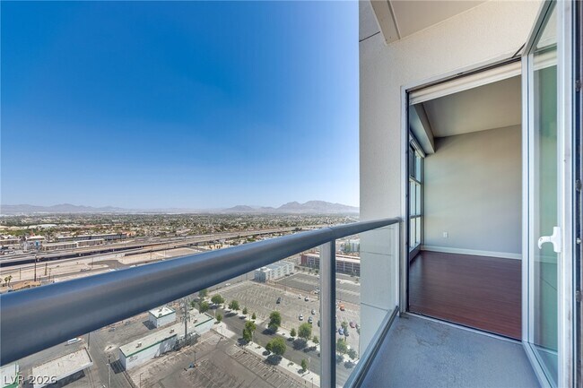 Building Photo - 150 S Las Vegas Blvd