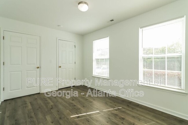 Building Photo - 1702 Stonehaven Cir