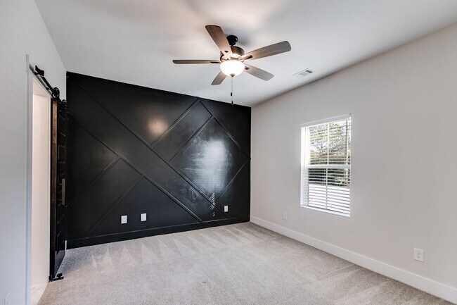 Building Photo - 319 Bledsoe St