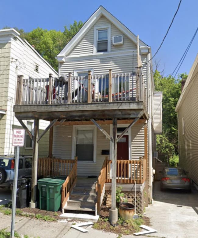 Building Photo - 420 Ada St