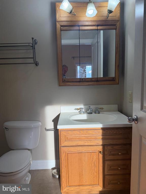 Building Photo - 609 Summit Ave