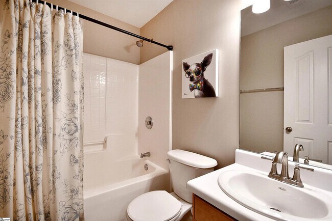 Building Photo - 3 Bedroom 2.5 Bathrooms