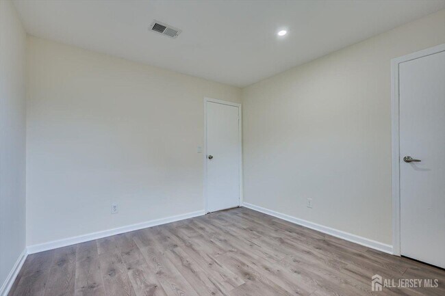 Building Photo - 60 College Dr