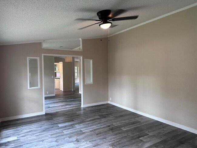Building Photo - 16407 N Ravenswood Dr