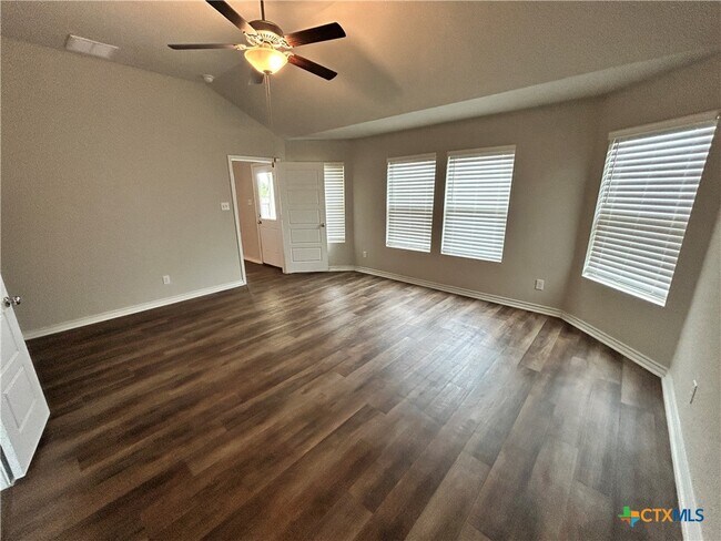 Building Photo - 724 Stonemanor