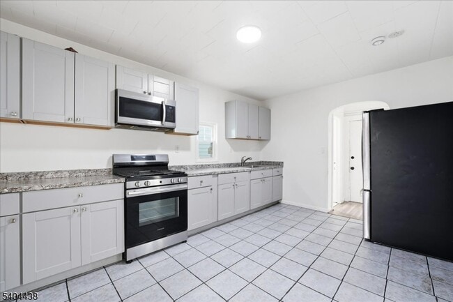 Building Photo - 102 Highland Ave