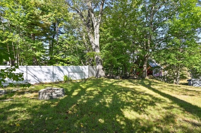 Building Photo - 32 Charles St