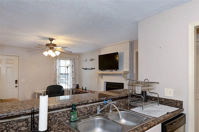 Building Photo - 449 N Donahue Dr