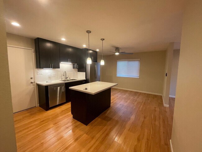 Building Photo - Central Davis Home