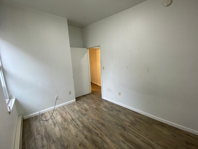 Building Photo - 453 S Main St