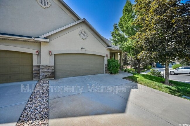 Building Photo - 4207 Pilgrim Cir W