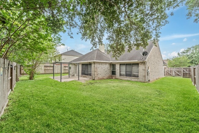 Building Photo - 3909 Greenwood Dr