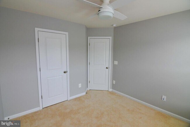 Building Photo - 165 Solara Dr