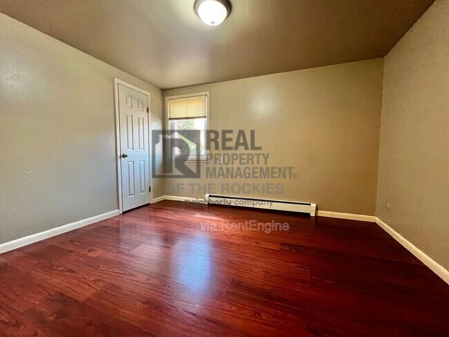 Building Photo - 1005 Robertson St