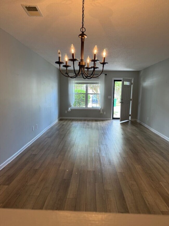 Building Photo - 59 Portrait Ln