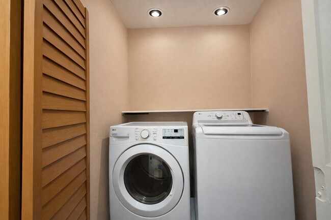 Building Photo - 3111 Birchleaf Dr