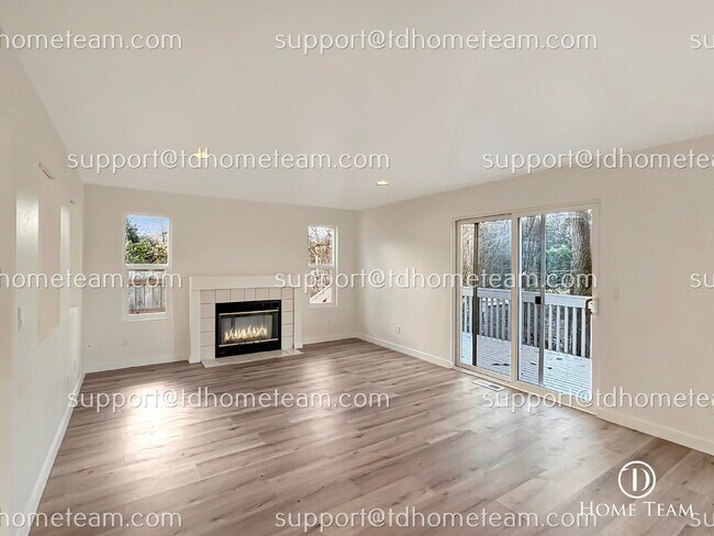 Building Photo - "Spacious 4-Bed Oasis with Scenic Views in Prime Seattle Location!"