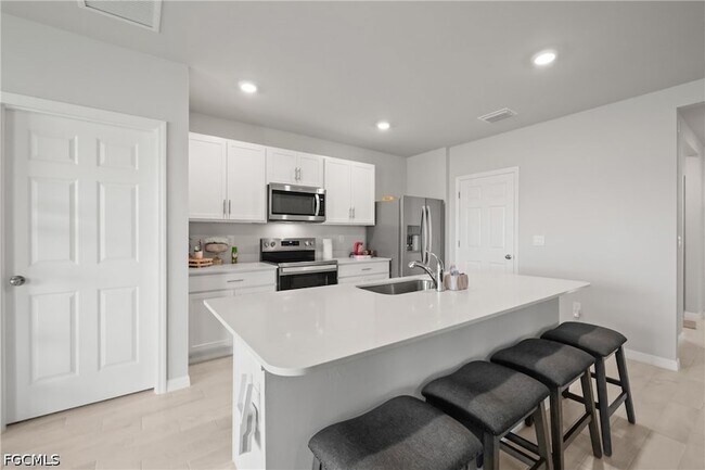 Building Photo - 2621 Table Coral Trl