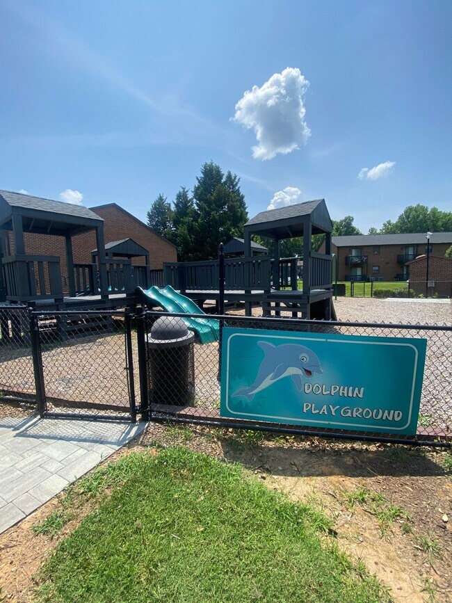 Building Photo - 3 Bedroom