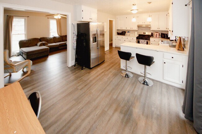 Building Photo - 1424 Shadowbrook Dr