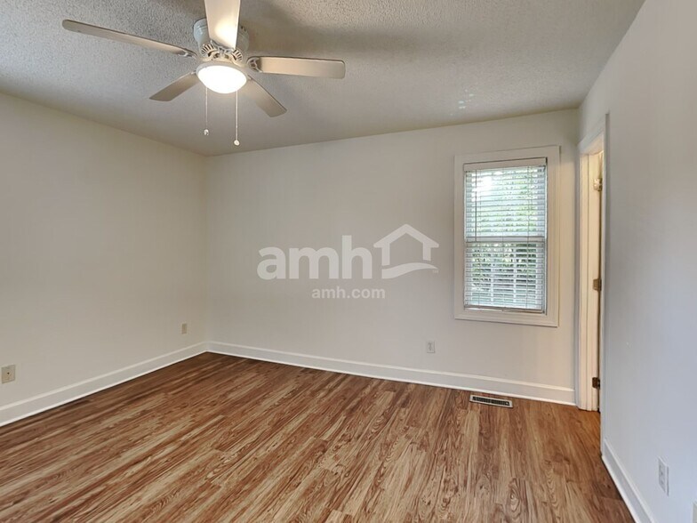 Building Photo - 803 Delray Ln