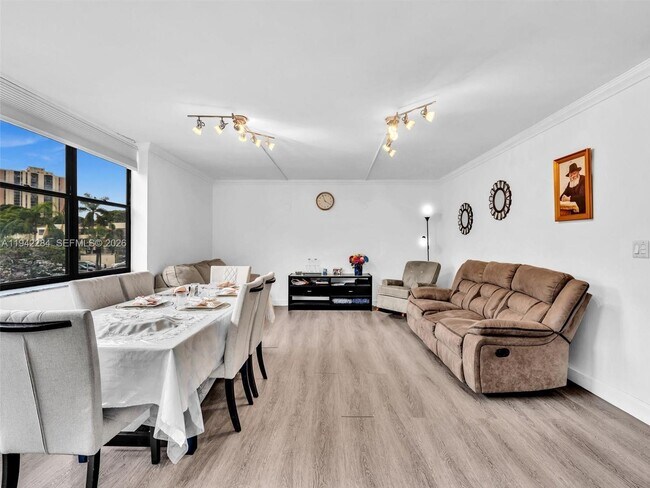 Building Photo - 20381 NE 30th Ave