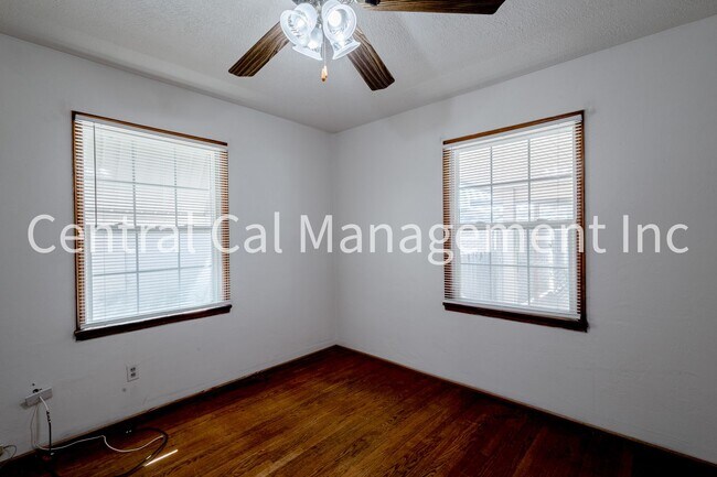 Building Photo - 627 Hood Dr