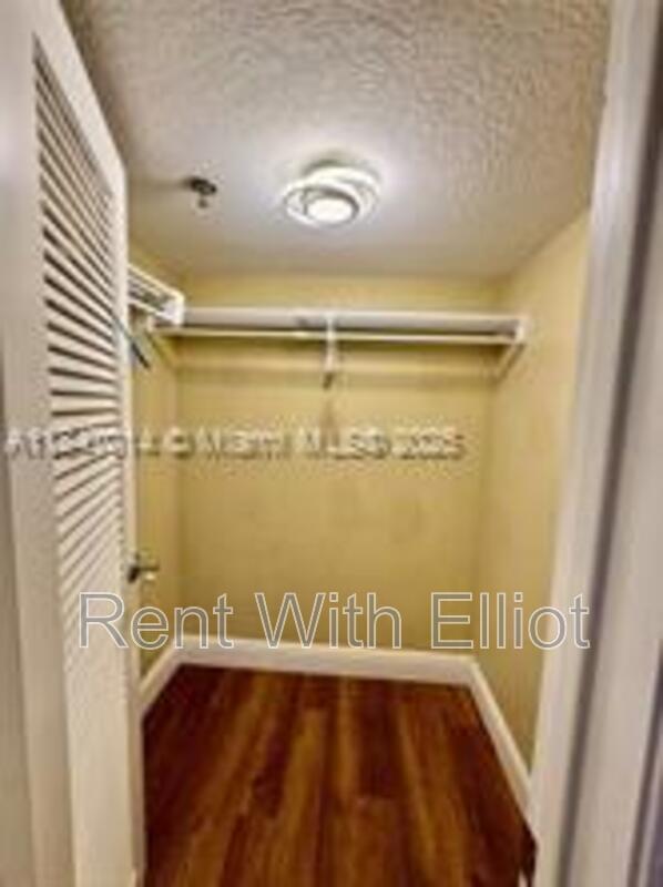 Building Photo - 3100 W Rolling Hills Cir