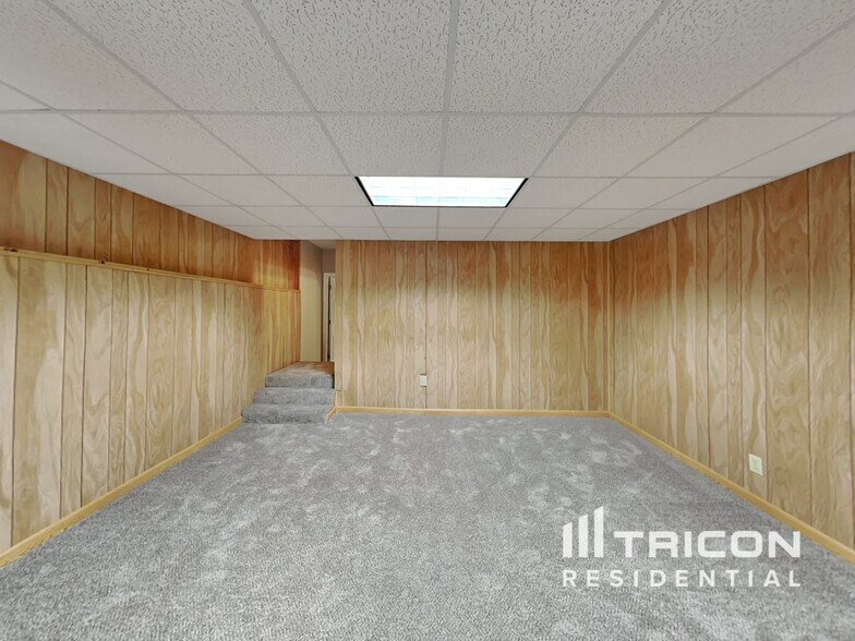 Building Photo - 345 Woods Ln
