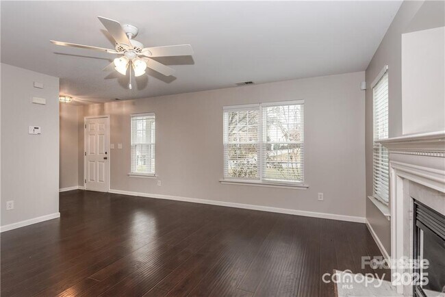 Building Photo - 231 Woodlynn Dr