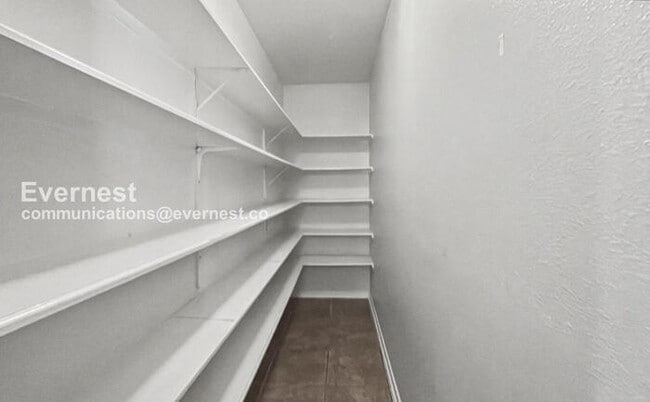 Building Photo - 6214 Oxford Lake Dr