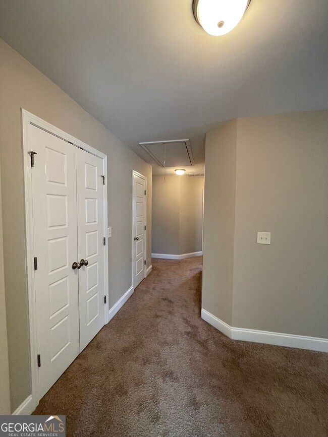 Building Photo - 495 Kirkland Dr