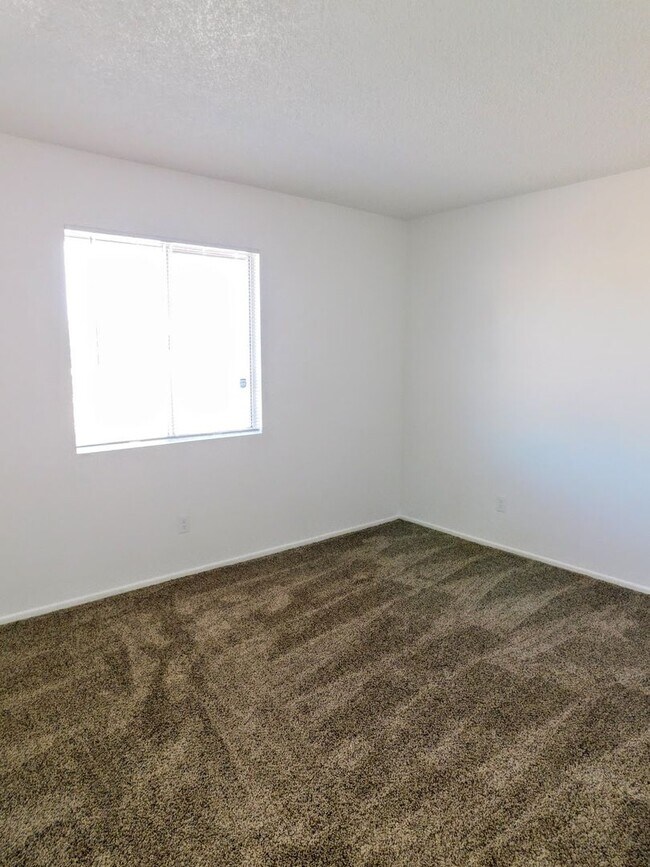 Building Photo - 2 Bedroom with a view