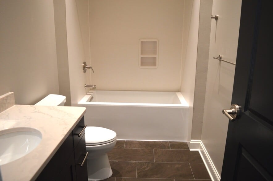 Building Photo - 100 S Washington St