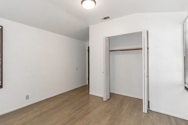 Building Photo - 3940 Hubert Ave