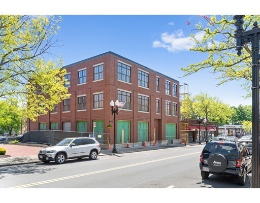 Building Photo - 421 Main St