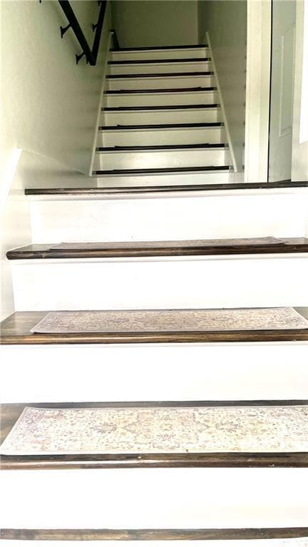 Building Photo - 216 Maple Ave